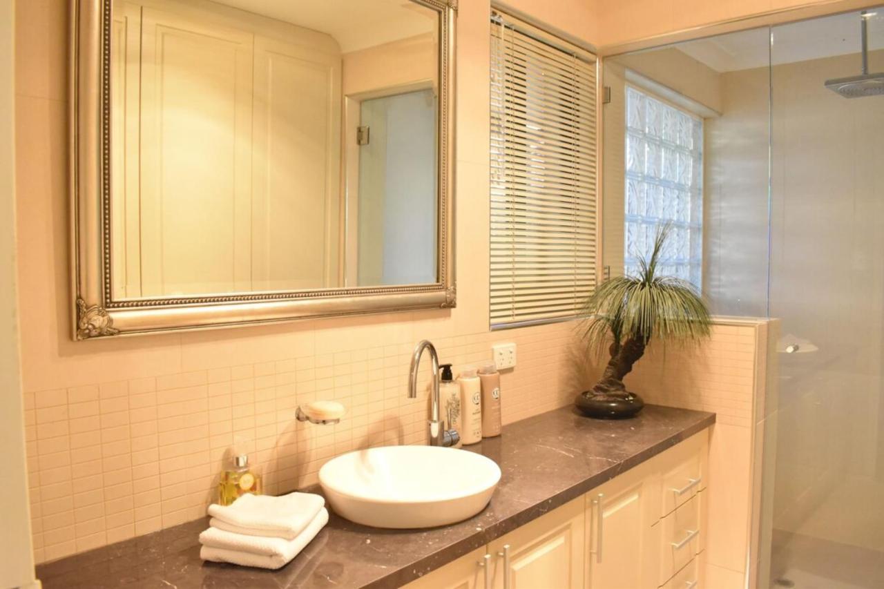 Bright 2 Bedroom In A Great Location *