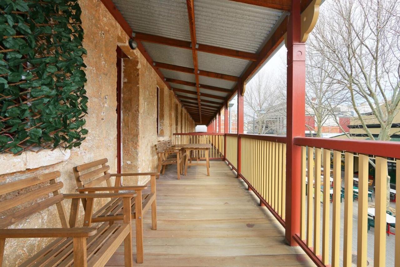 Central 3 Bedroom Heritage House In Fremantle Pangsapuri