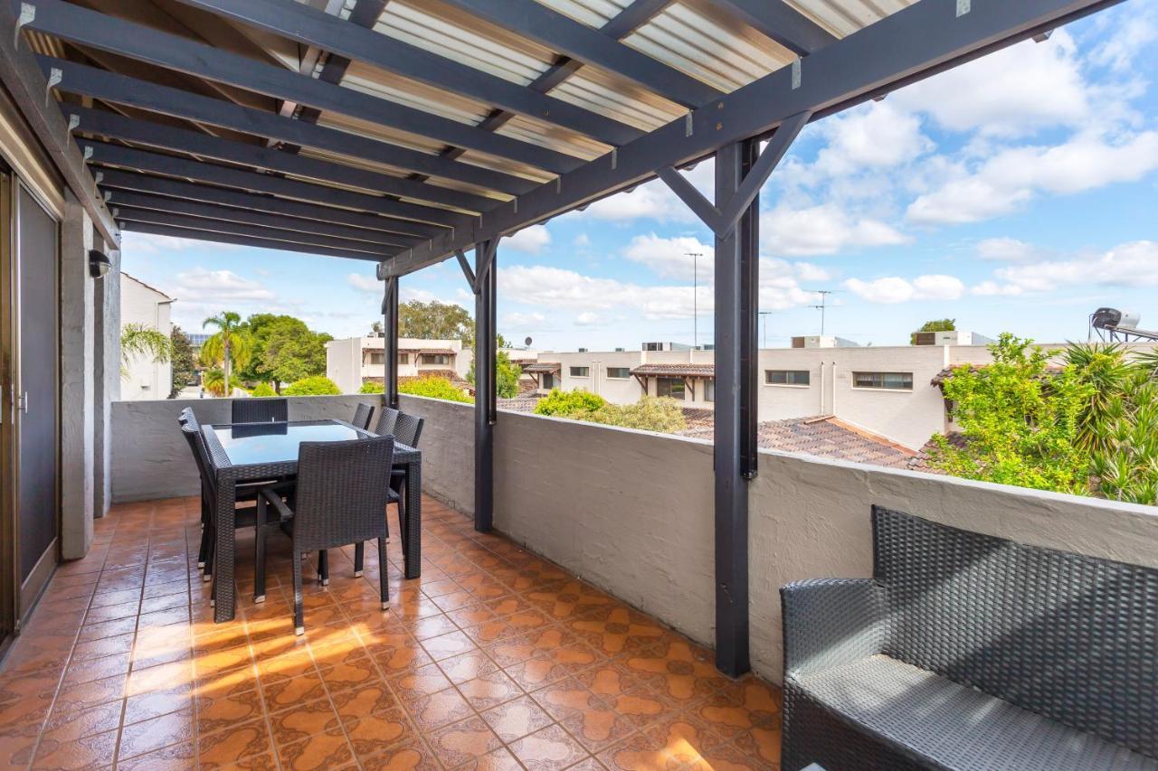 Mezzanine Retreat - Executive Escapes Apartment