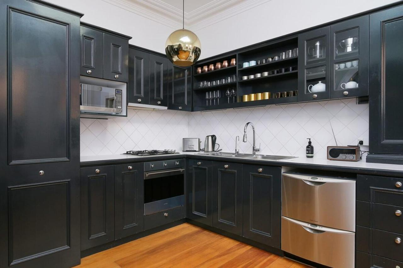 Bahay bakasyunan Boutique 2-bed House With Garden In Northbridge Perth