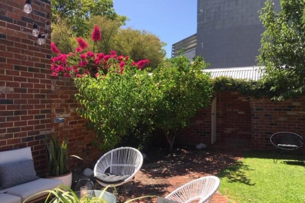 Bahay bakasyunan Boutique 2-bed House With Garden In Northbridge Perth