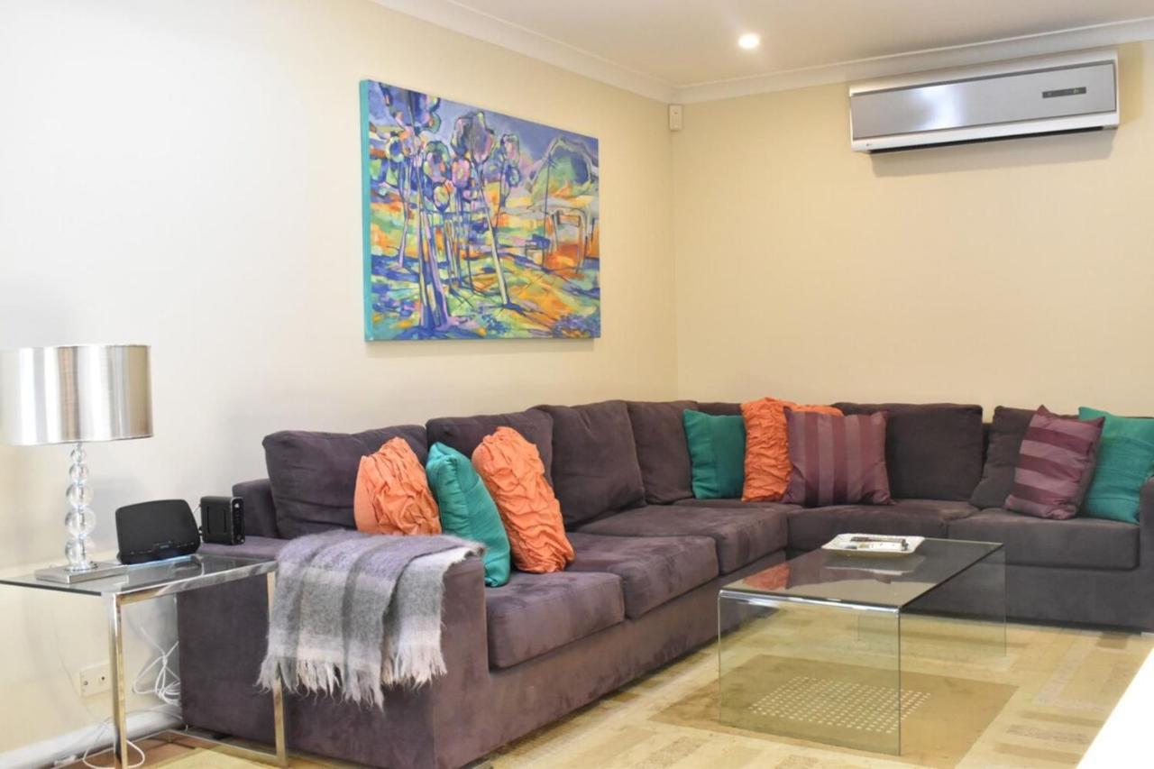Bright 2 Bedroom In A Great Location *