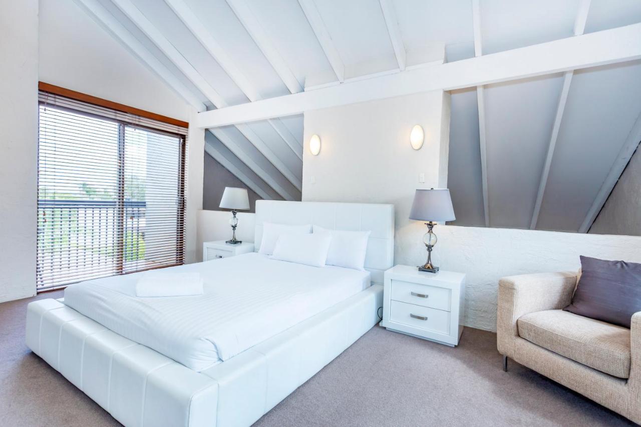 Apartment Mezzanine Retreat - Executive Escapes *