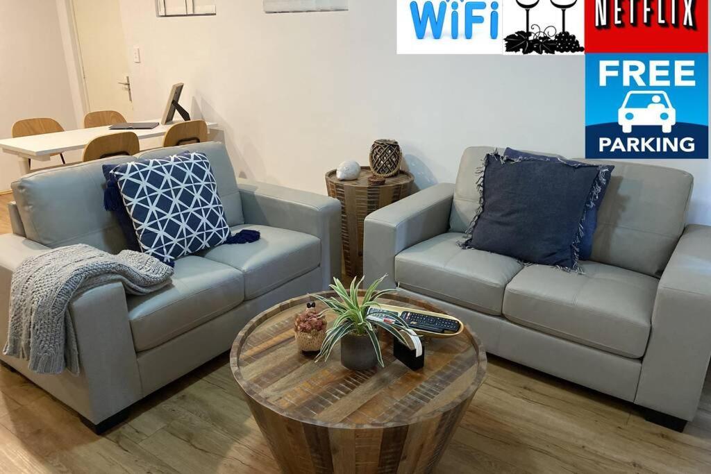 Close Shops Airport Wifi Netflix Park *