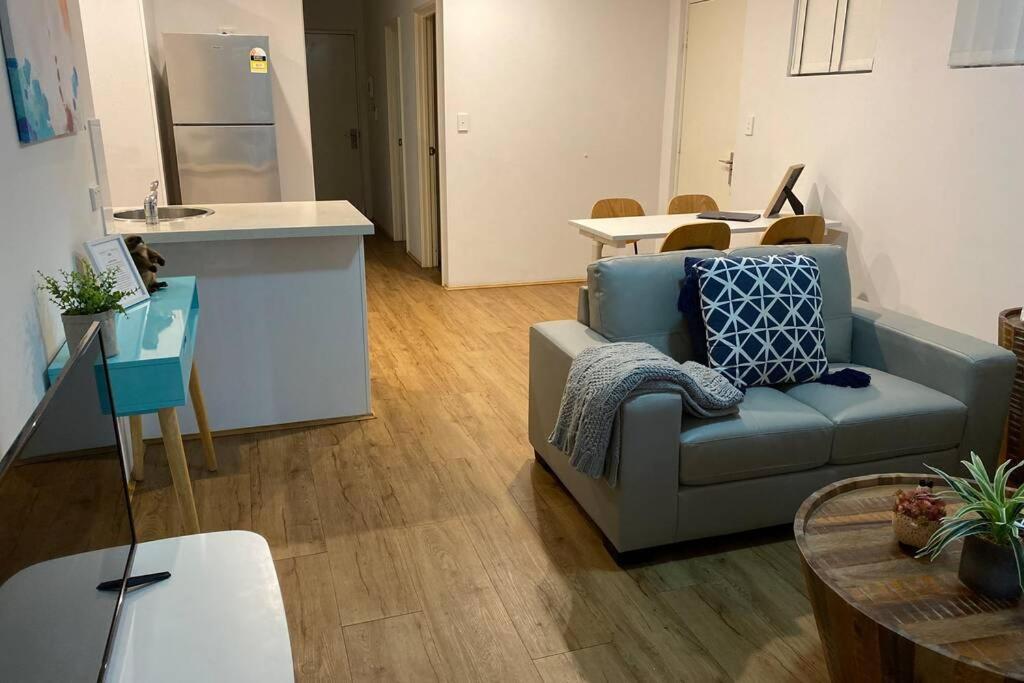 Close Shops Airport Wifi Netflix Park * Perth