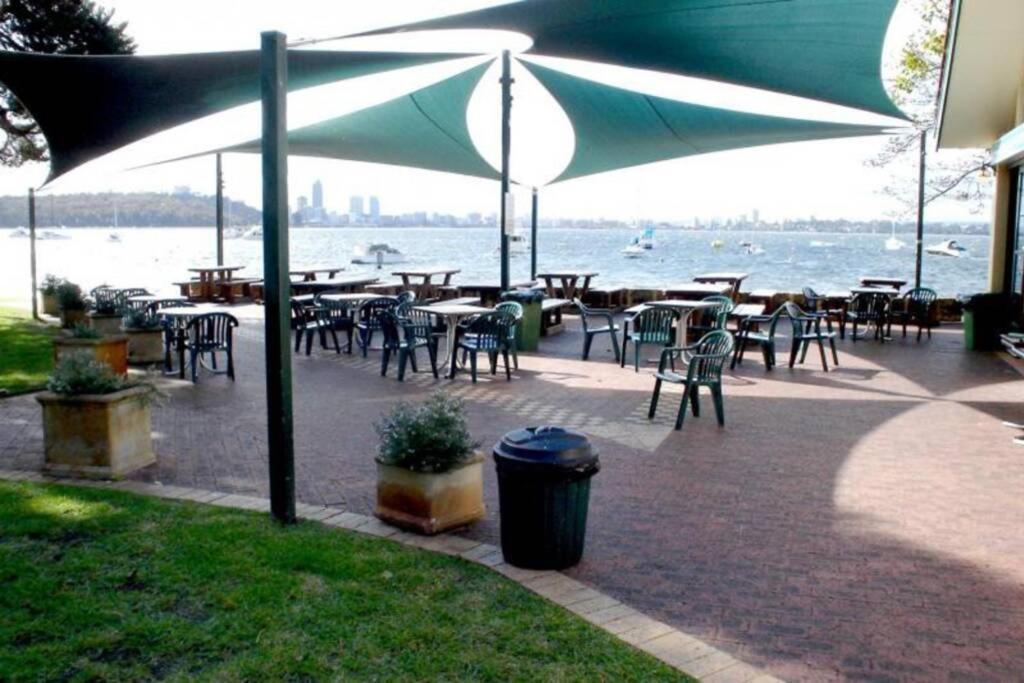 Location Lifestyle Convenience! Wifi Netflix Wine Apartment *