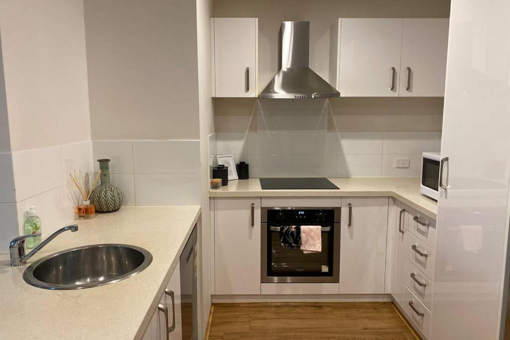 Apartemen Close Shops Airport Wifi Netflix Park