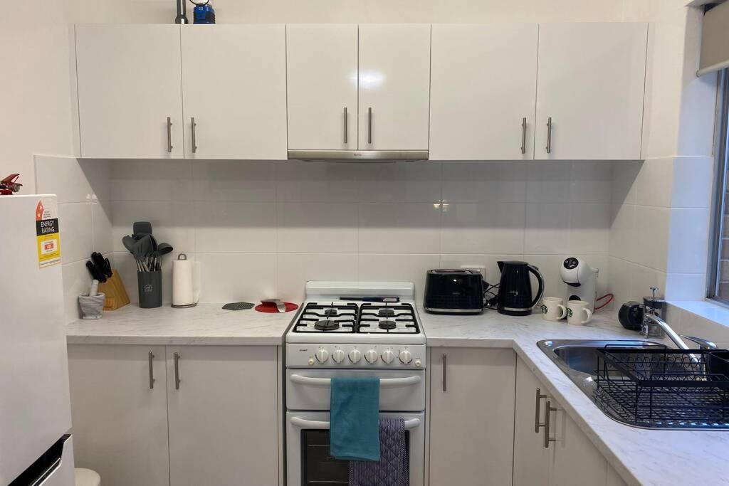 Location Lifestyle Convenience! Wifi Netflix Wine Apartment