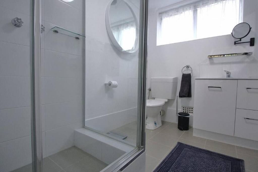 Location Lifestyle Convenience! Wifi Netflix Wine Apartment