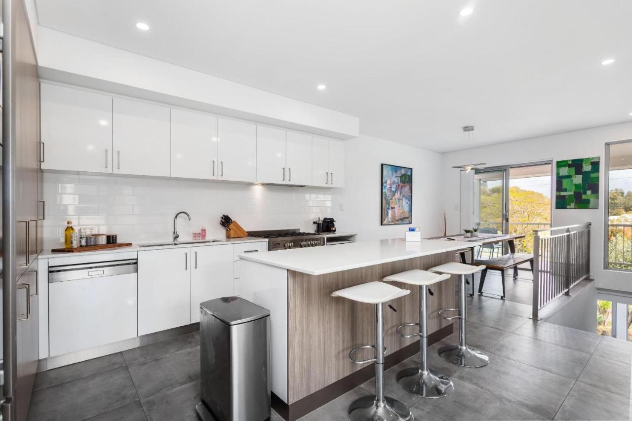2 Chic Stylish Modern Family On Charles * Perth