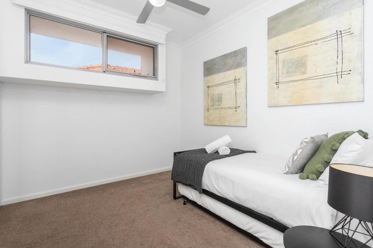 2 Chic Stylish Modern Family On Charles Perth