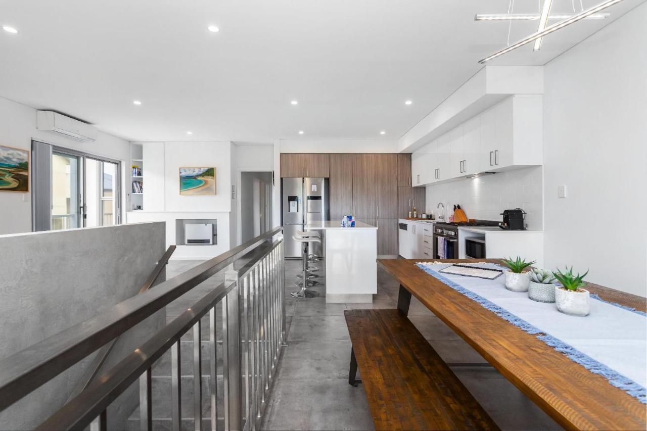 2 Chic Stylish Modern Family On Charles * Perth