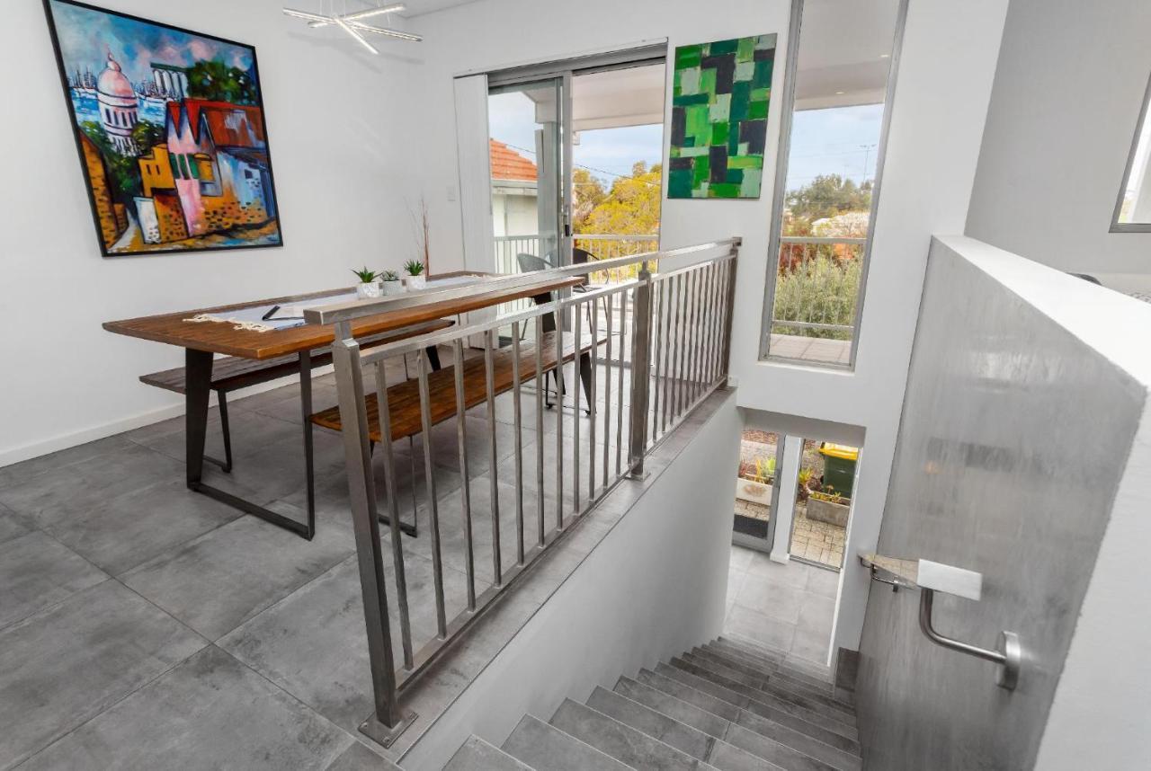 2 Chic Stylish Modern Family On Charles Rumah percutian Perth