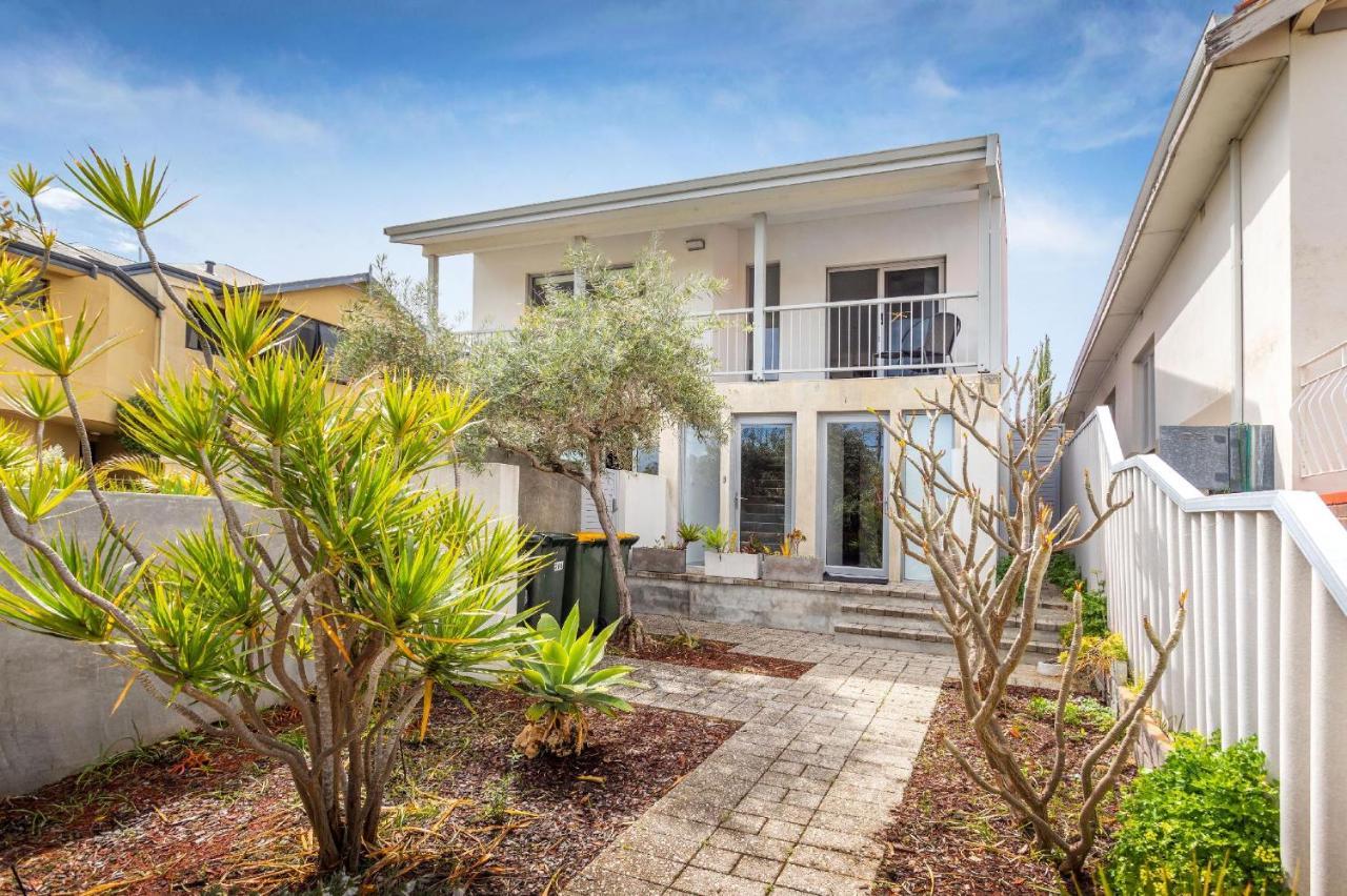 2 Chic Stylish Modern Family On Charles Perth