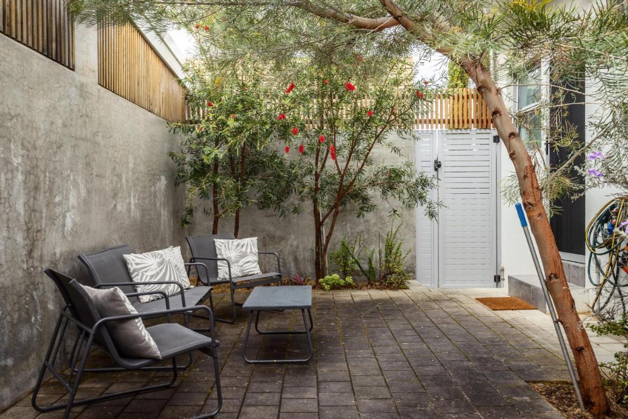 2 Chic Stylish Modern Family On Charles *