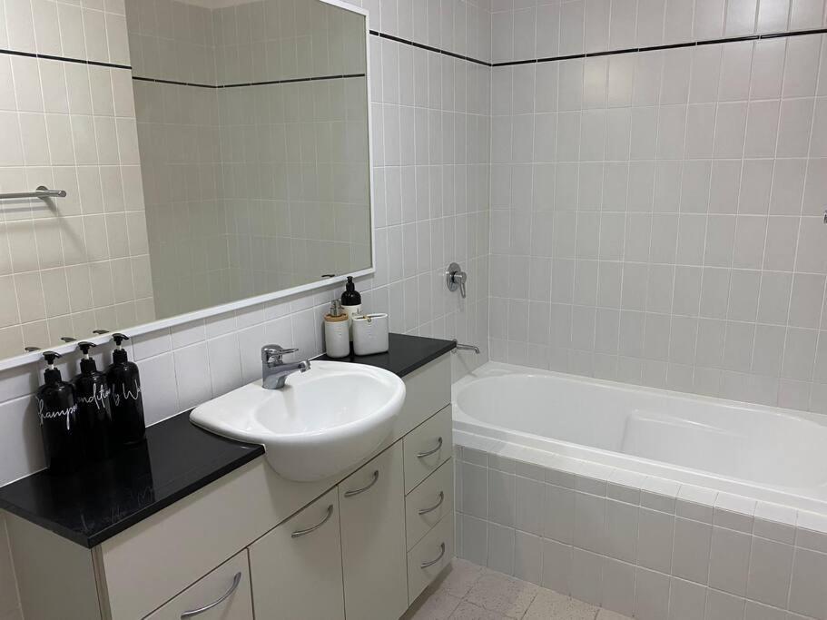 Riverside View Parking Netflix Wifi Wine Free Apartment