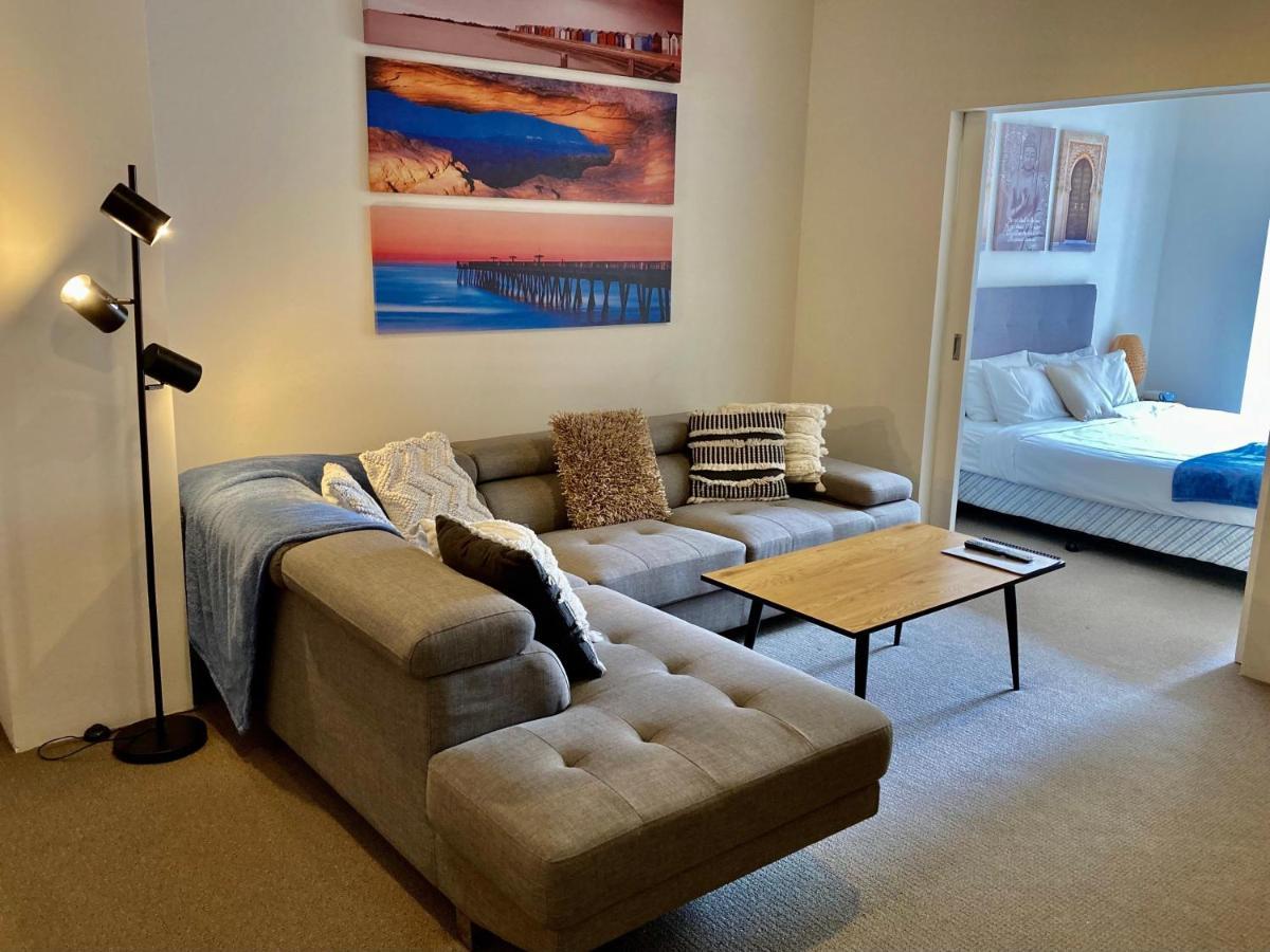 404 Big Beautiful One Bed & Balcony *