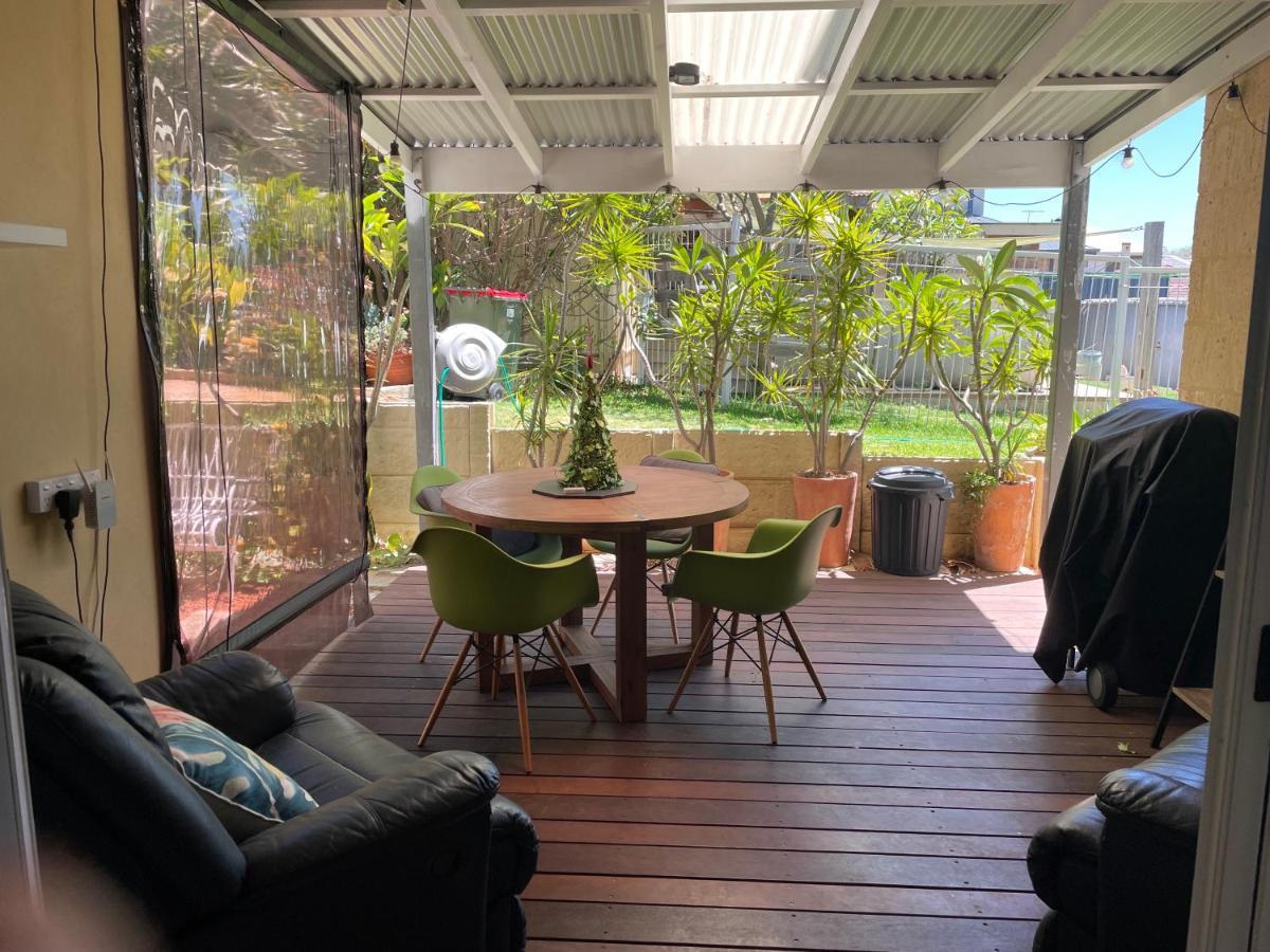 Scarborough/doubleview Delight Apartment