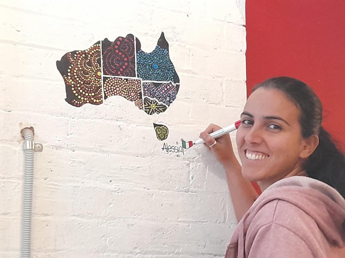 Hostel Ozi Inn Backpackers - Perth -Valid International Passport Required