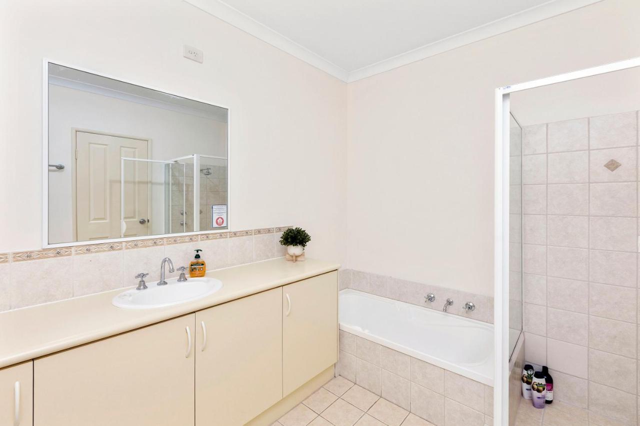 11 Secluded Shaw Family Innaloo Holiday home Perth