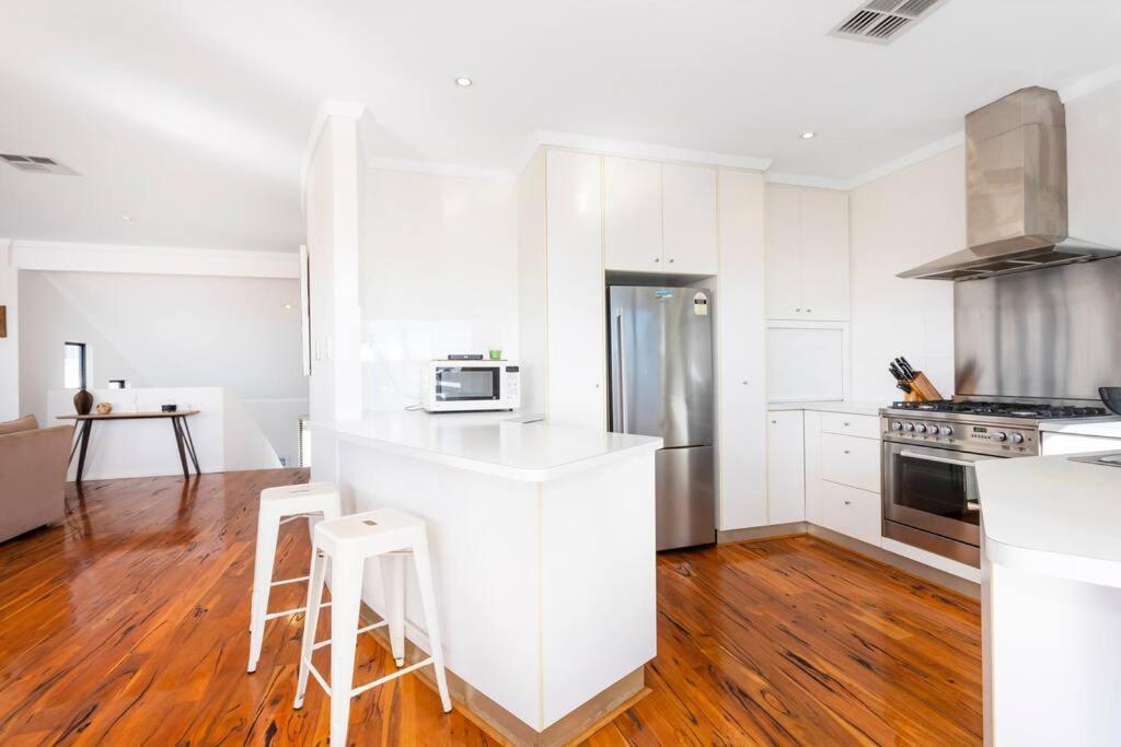 Scarborough Hilltop - Executive Escapes * Perth