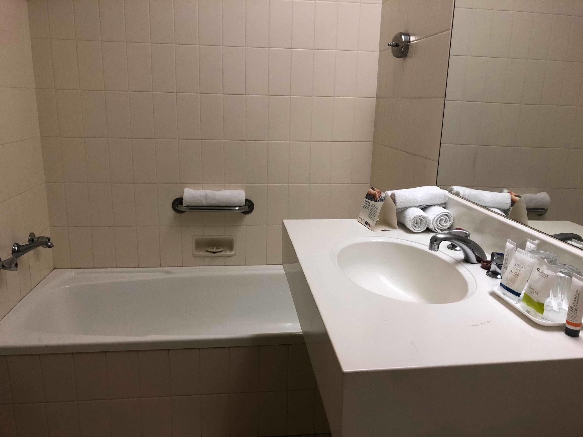 Quality Ambassador Hotel 4*