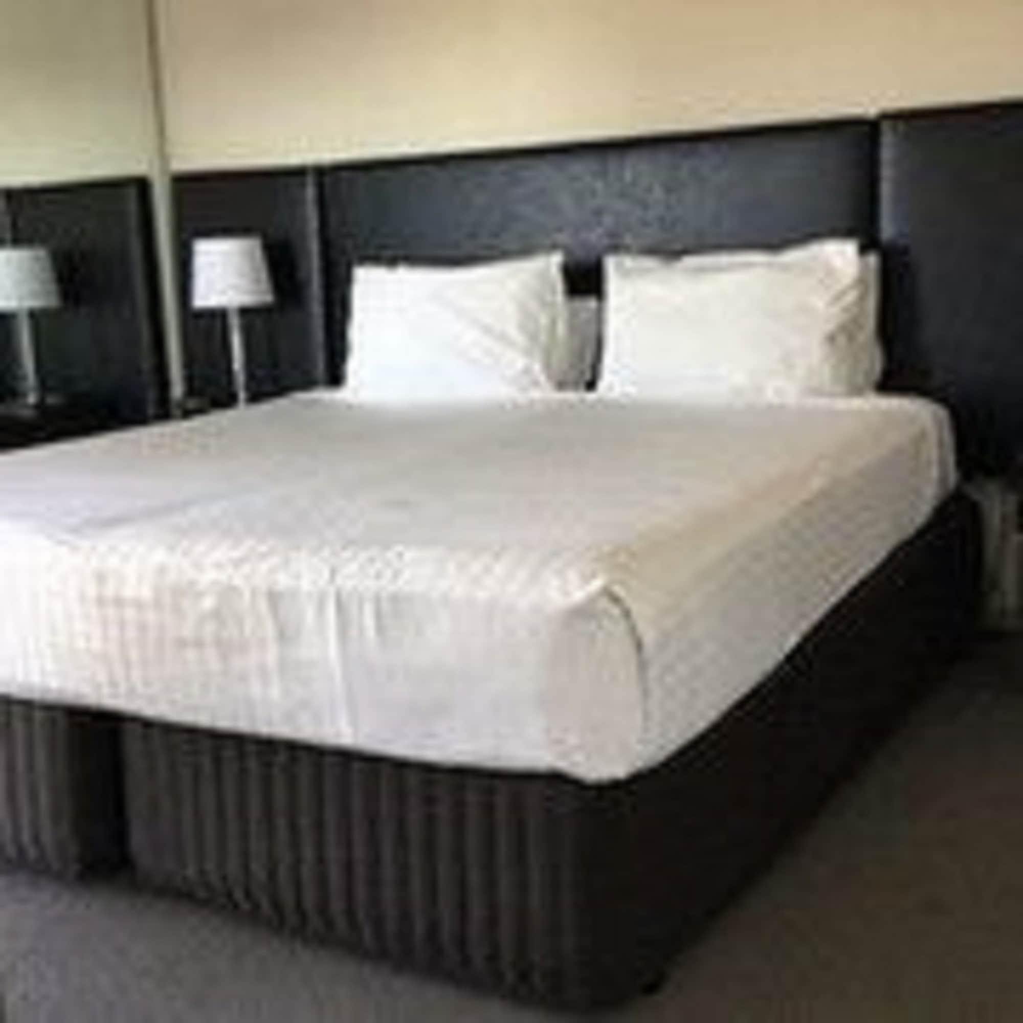 Aparthotel Baileys Serviced 4*