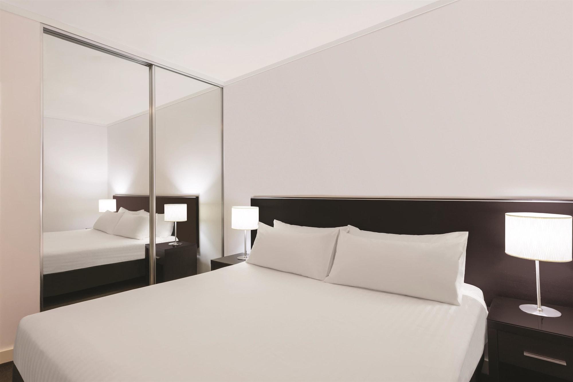 Aparthotel Adina Barrack Plaza 4*