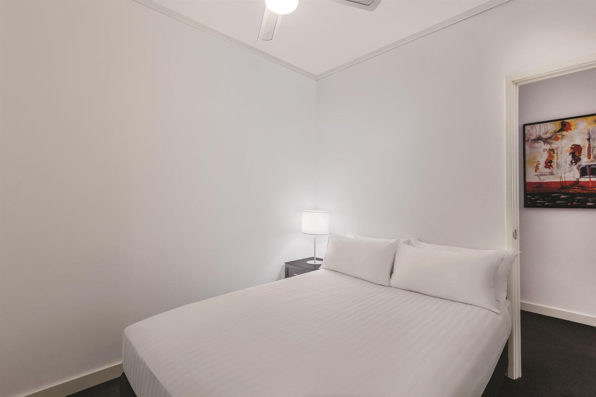 Adina Barrack Plaza 4*