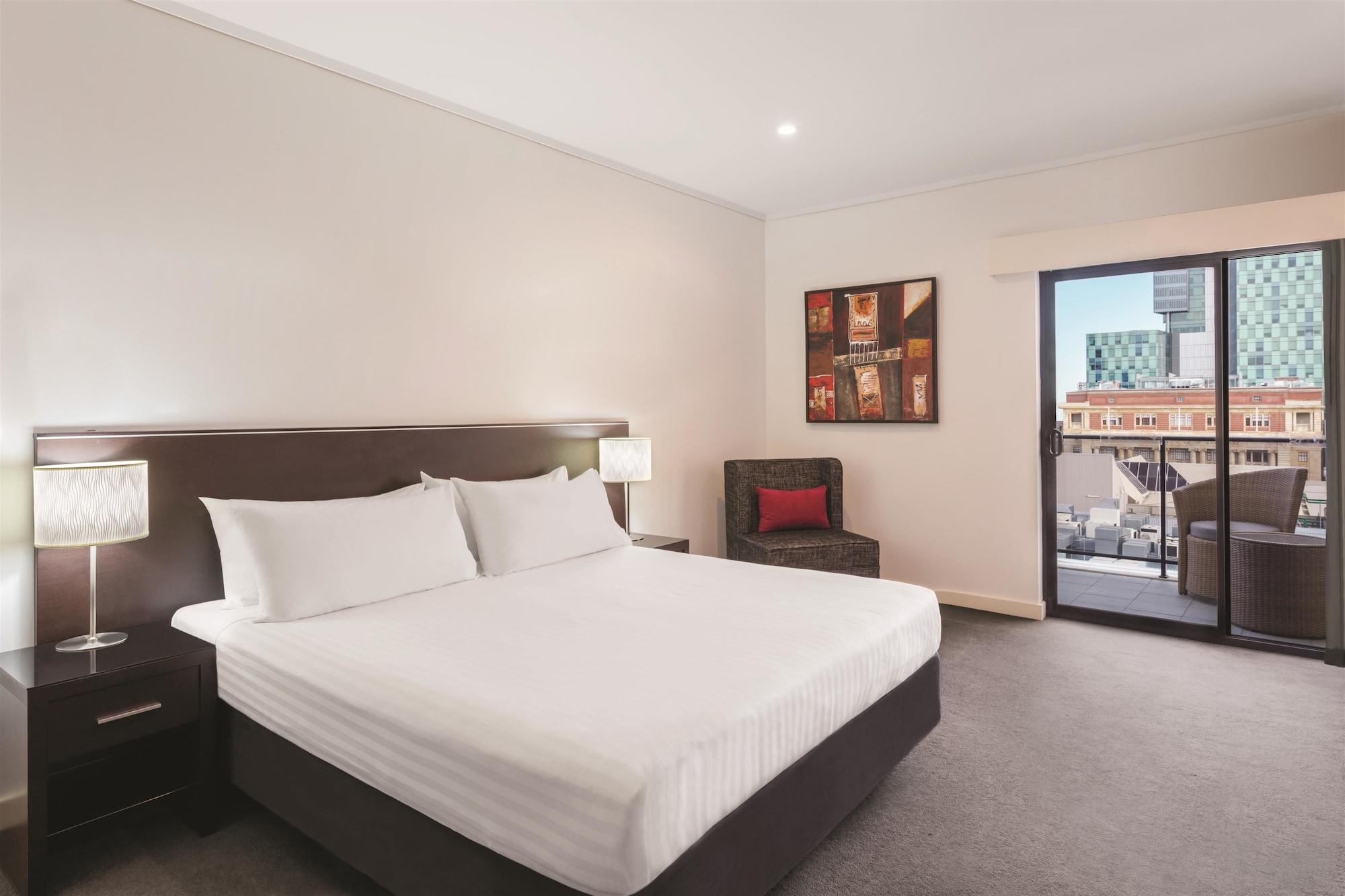 Adina Barrack Plaza 4*