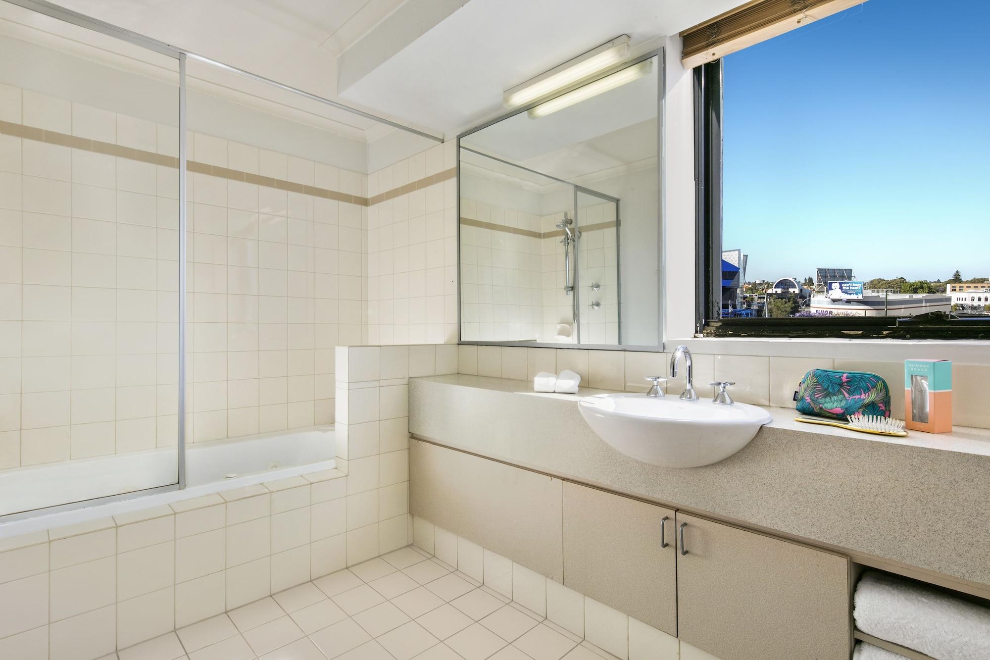 Aparthotel Quest West End 4*