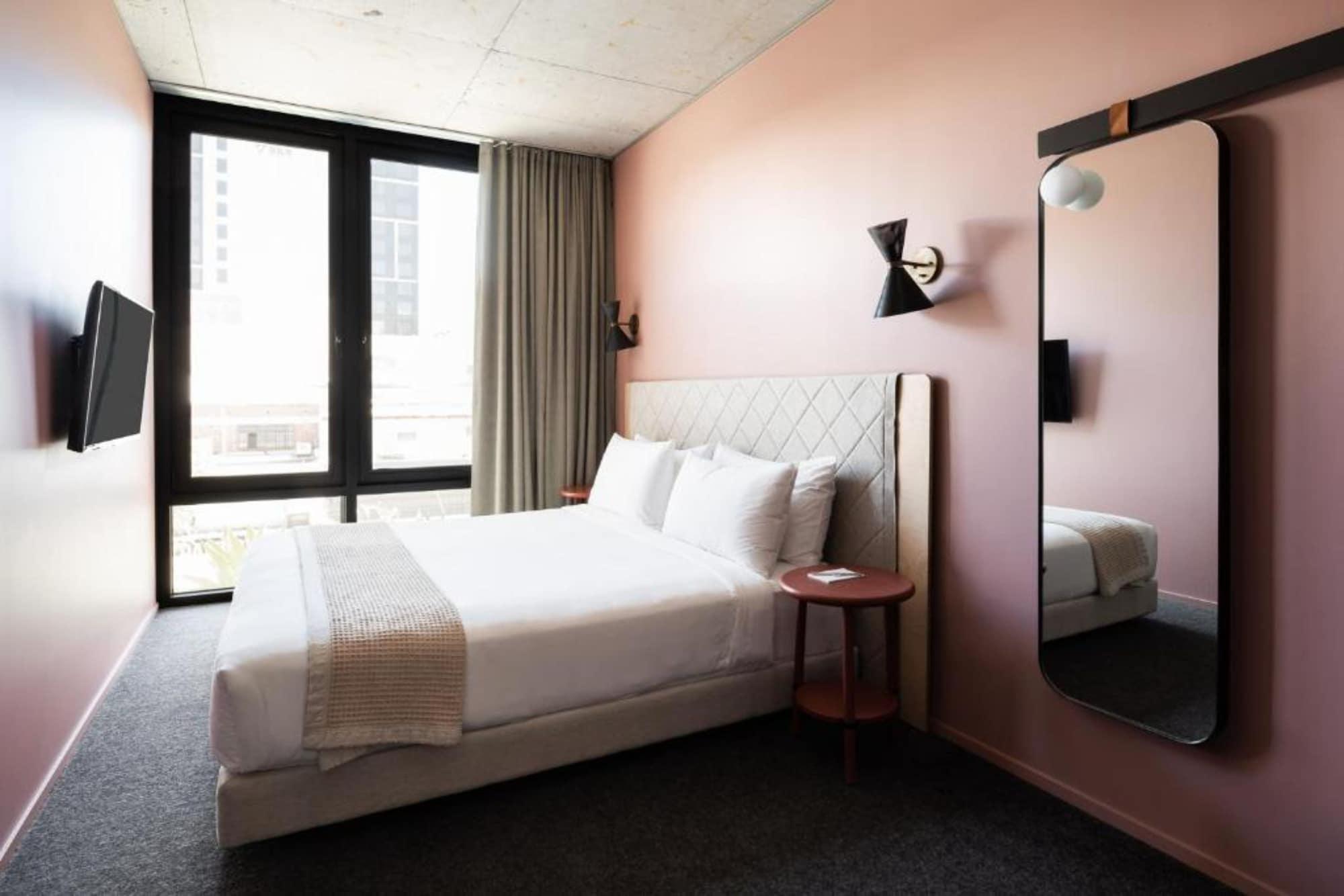 Alex 4* Perth