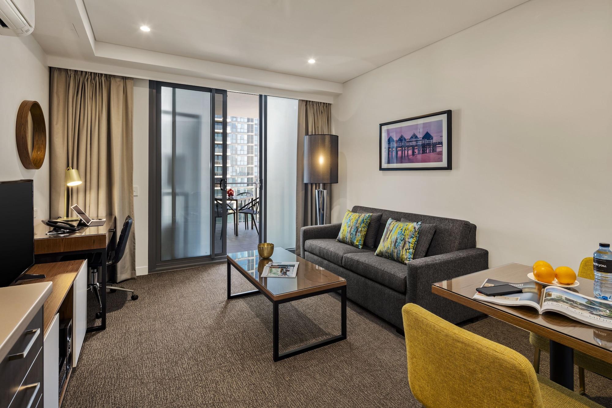 Quest East Aparthotel 4*