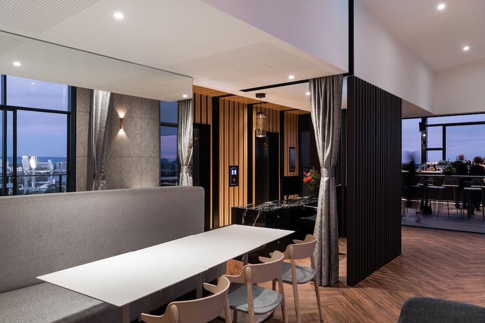 Aparthotel Quest East