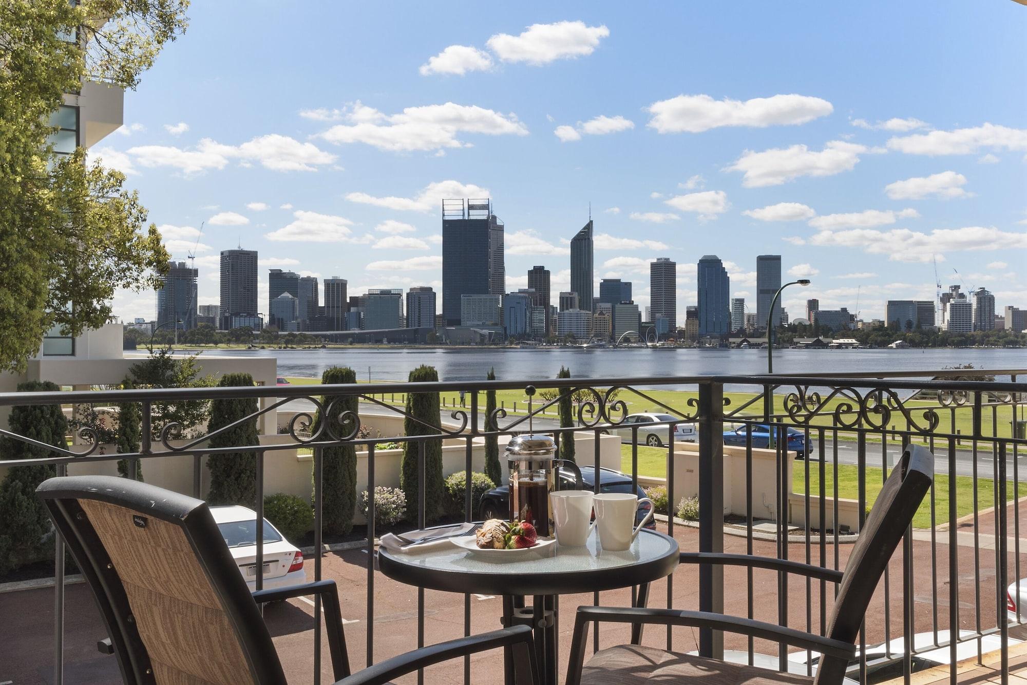 The Peninsula Riverside Serviced 4*