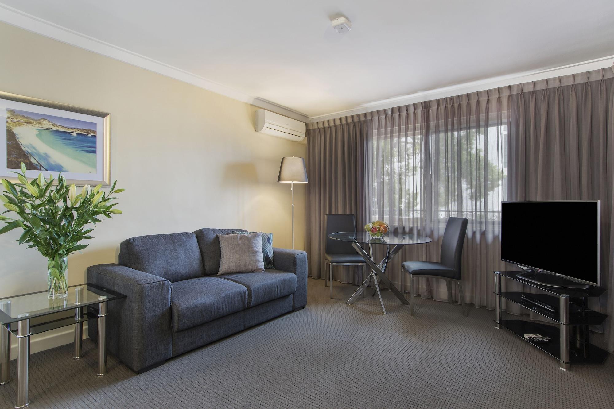 The Peninsula Riverside Serviced 4*