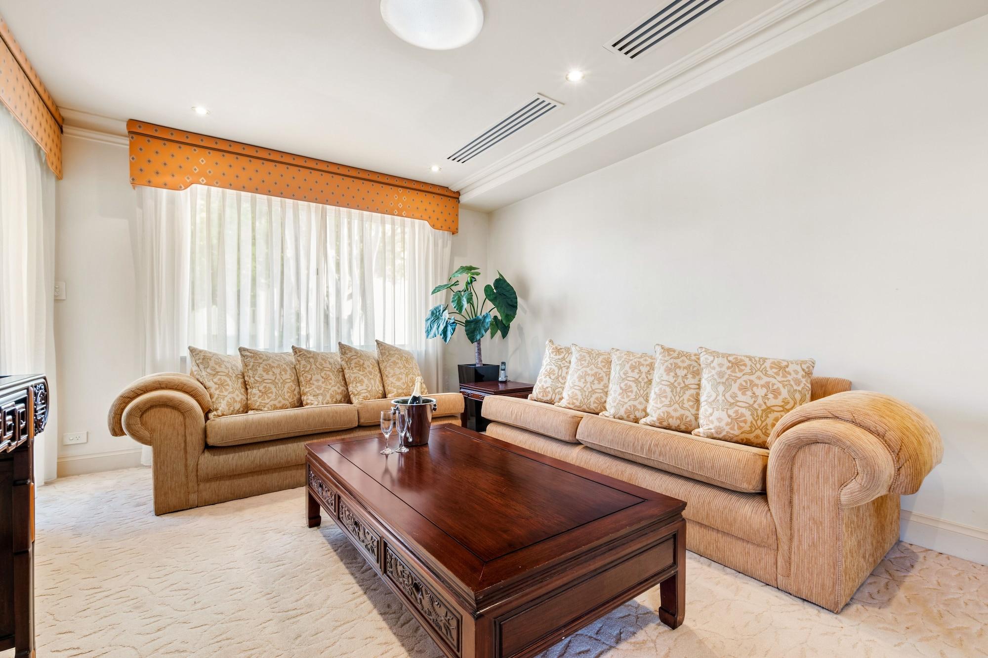 The Peninsula Riverside Serviced Aparthotel 4*