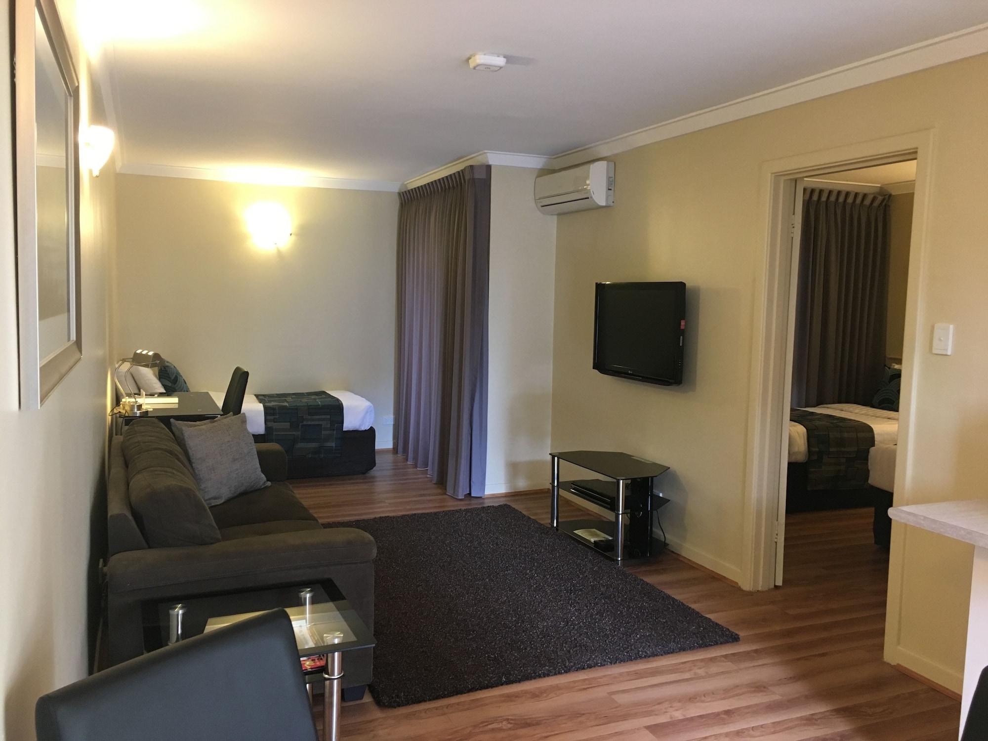 The Peninsula Riverside Serviced 4* Perth