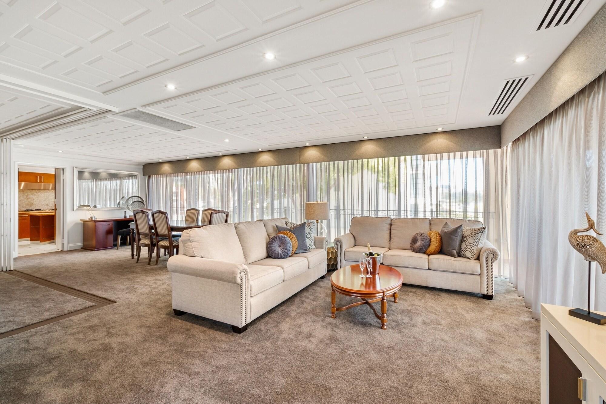The Peninsula Riverside Serviced 4*