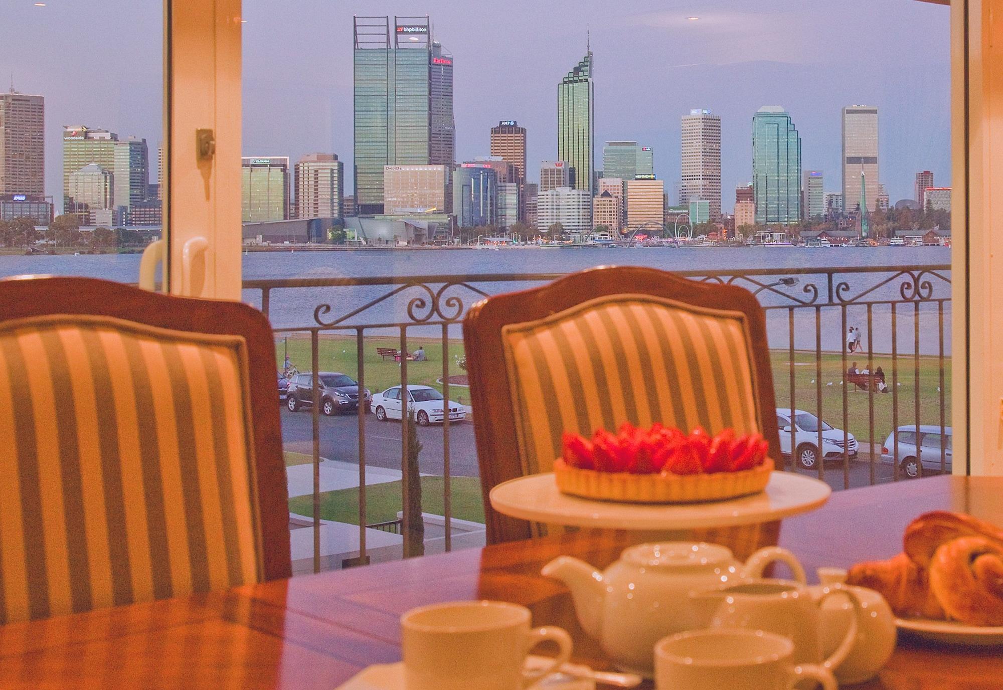 Aparthotel The Peninsula Riverside Serviced Perth