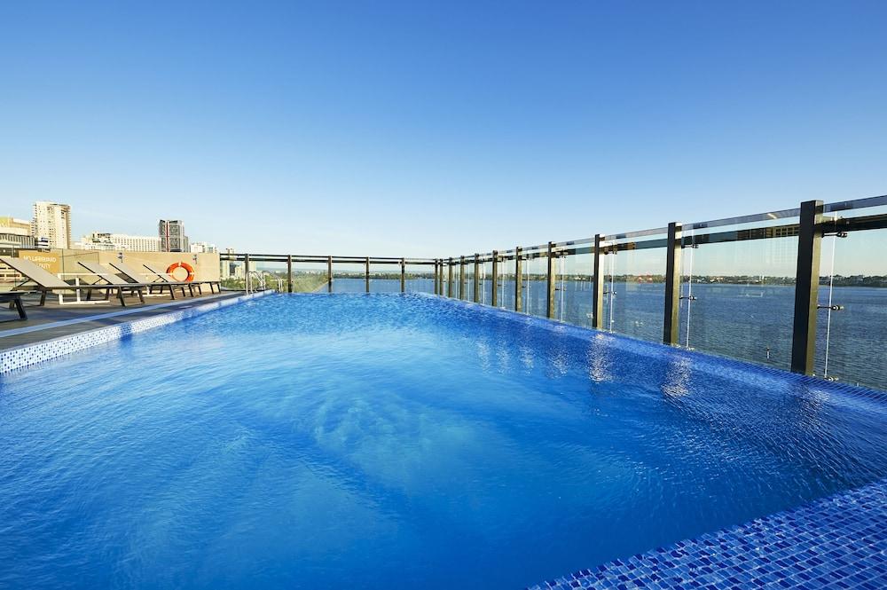 Doubletree By Hilton Waterfront 4*