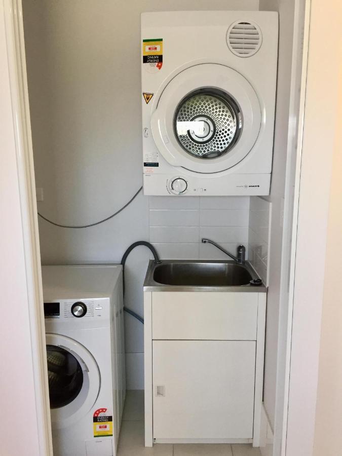 3 Fresh Sparkling Apt 2br 2ba Cloverdale *