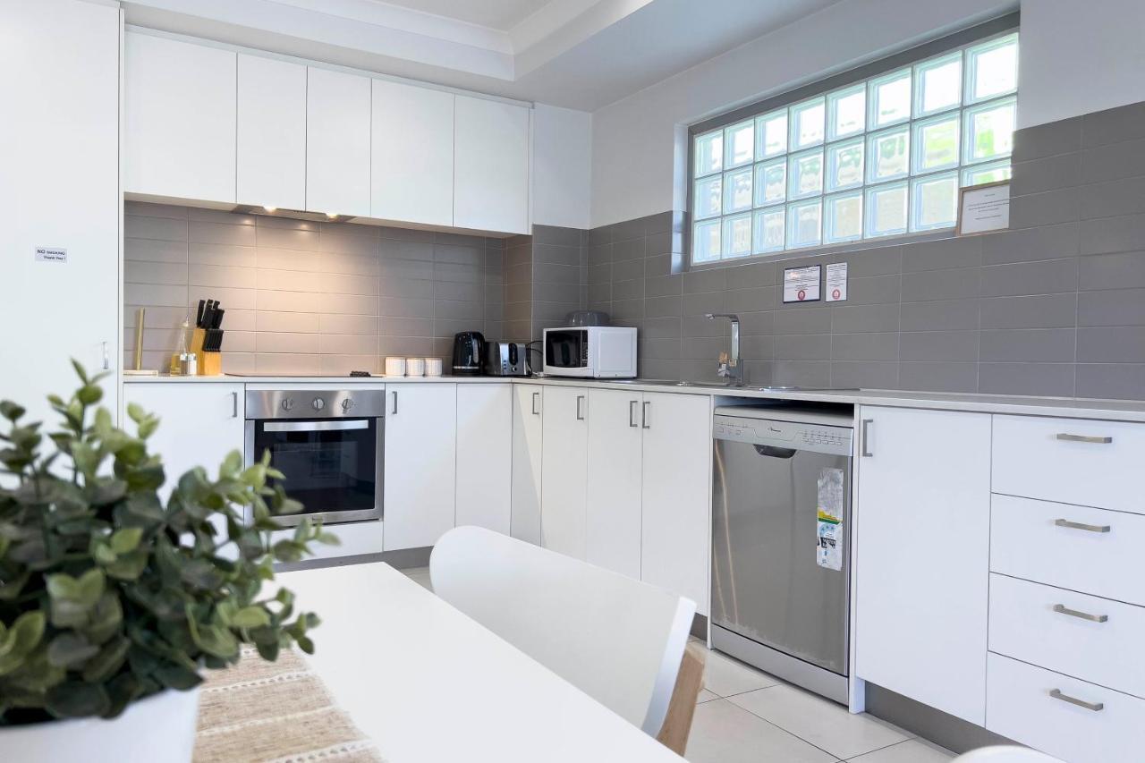3 Fresh Sparkling Apt 2br 2ba Cloverdale * Perth