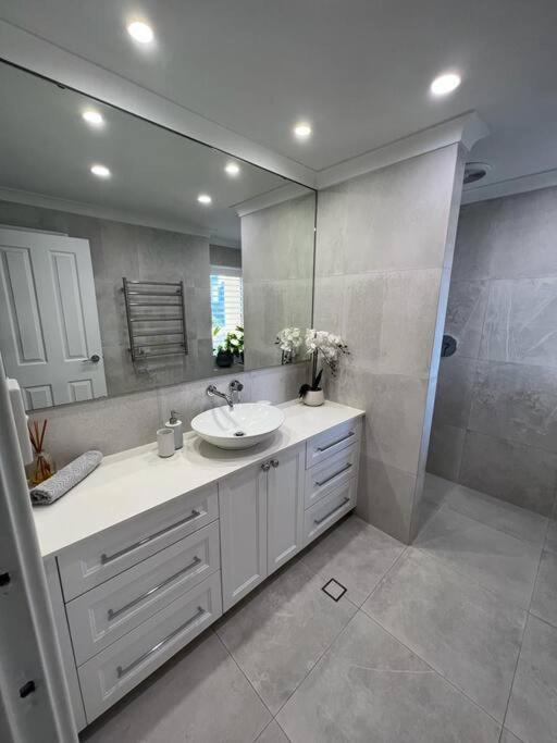 Stunning! 'new York Style' Roof 2 Car Apartamento *