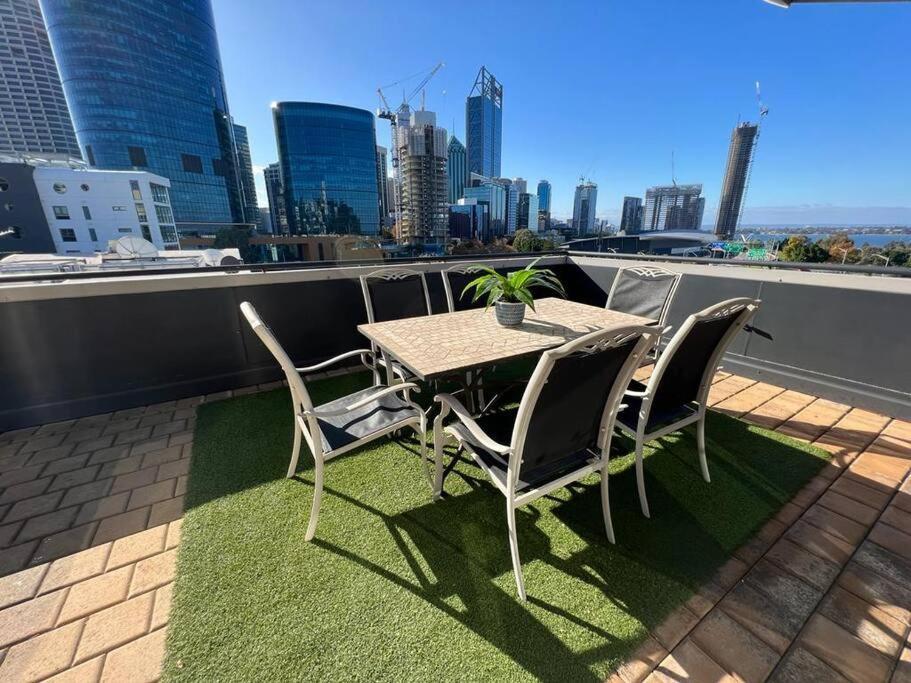 Stunning! 'new York Style' Roof 2 Car Apartamento *