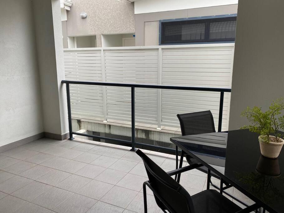 Stylish Modern Airport Wifi Park Netflix Wine Pangsapuri *