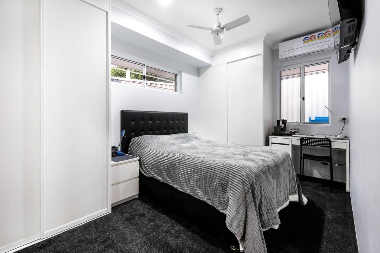12 Streeton Promenade