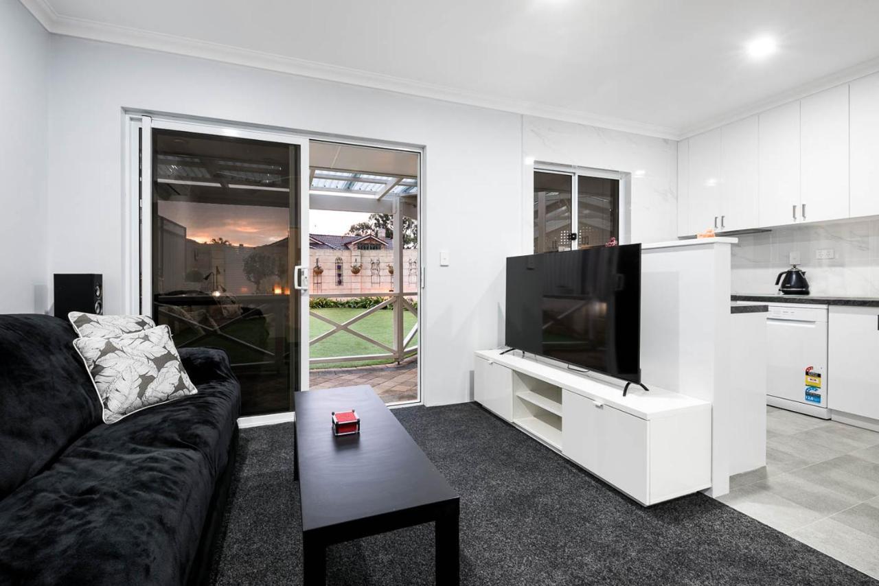 12 Streeton Promenade * Perth