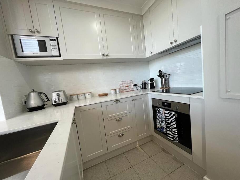 Stunning! 'new York Style' Roof 2 Car Apartamento Perth