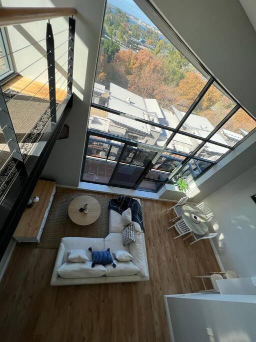 Stunning! 'new York Style' Roof 2 Car